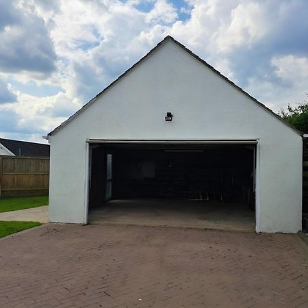Beautiful 5 Bedroom Bungalow, Sleeps 7, In カルネ エクステリア 写真