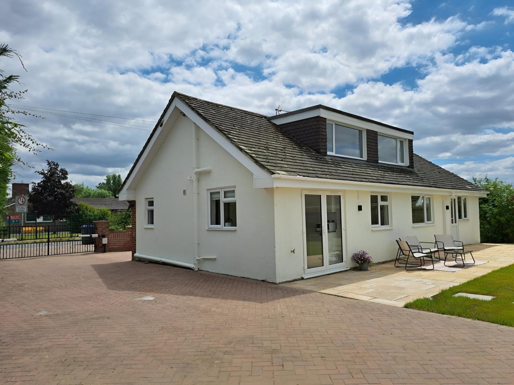 Beautiful 5 Bedroom Bungalow, Sleeps 7, In カルネ エクステリア 写真