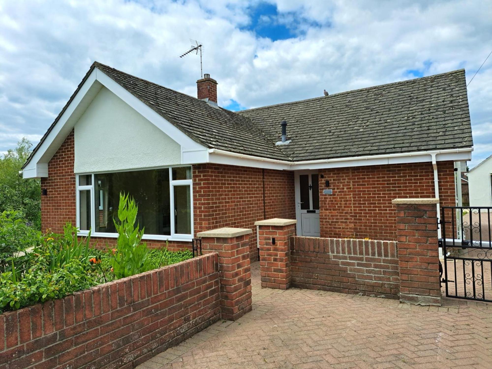 Beautiful 5 Bedroom Bungalow, Sleeps 7, In カルネ エクステリア 写真
